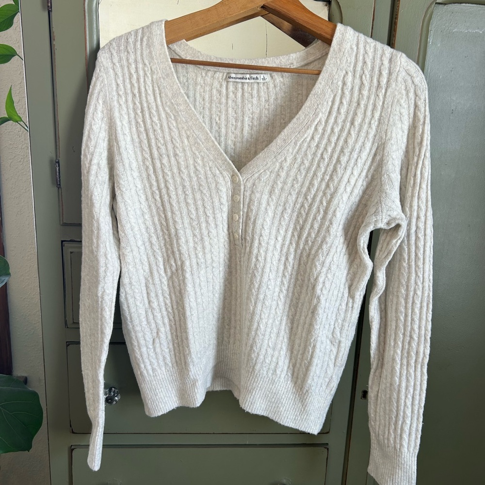 Abercrombie & Fitch women’s cream vneck sweater w/ buttons